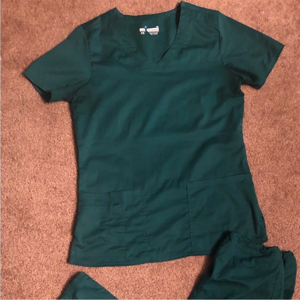 Scrub set